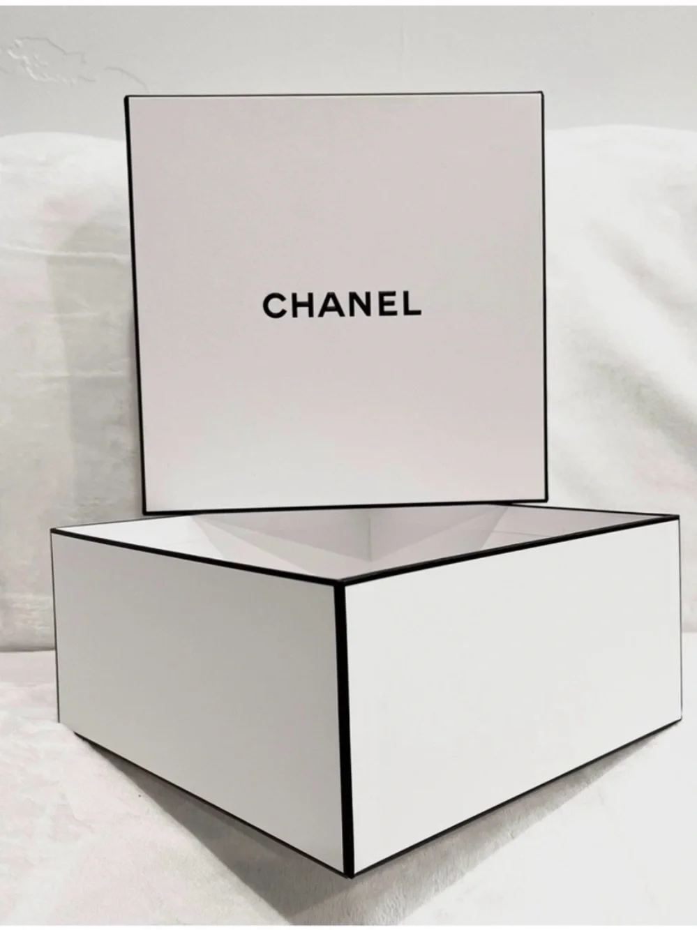 Chanel 6pc (2 Gift Boxes) and (2 Blank Greeting Cards) Bundle - NWT